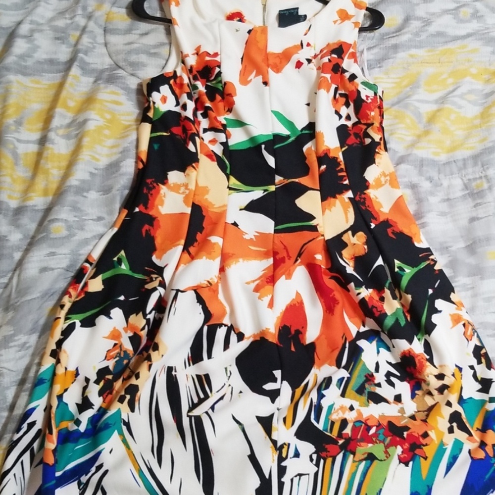 Hello Spring Dress - Picture 5 of 6
